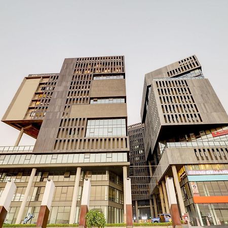 Super Townhouse Rajyash Rise Hotel Sarkhej Exterior photo